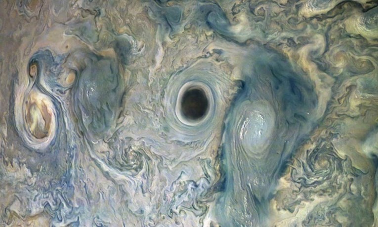 NASA snimila crnu strukturu u oblacima Jupitera. Ne zna o čemu se točno radi